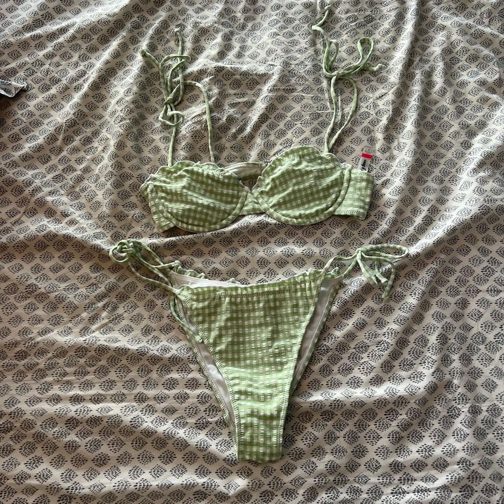 Amor Besos green gingham bikini